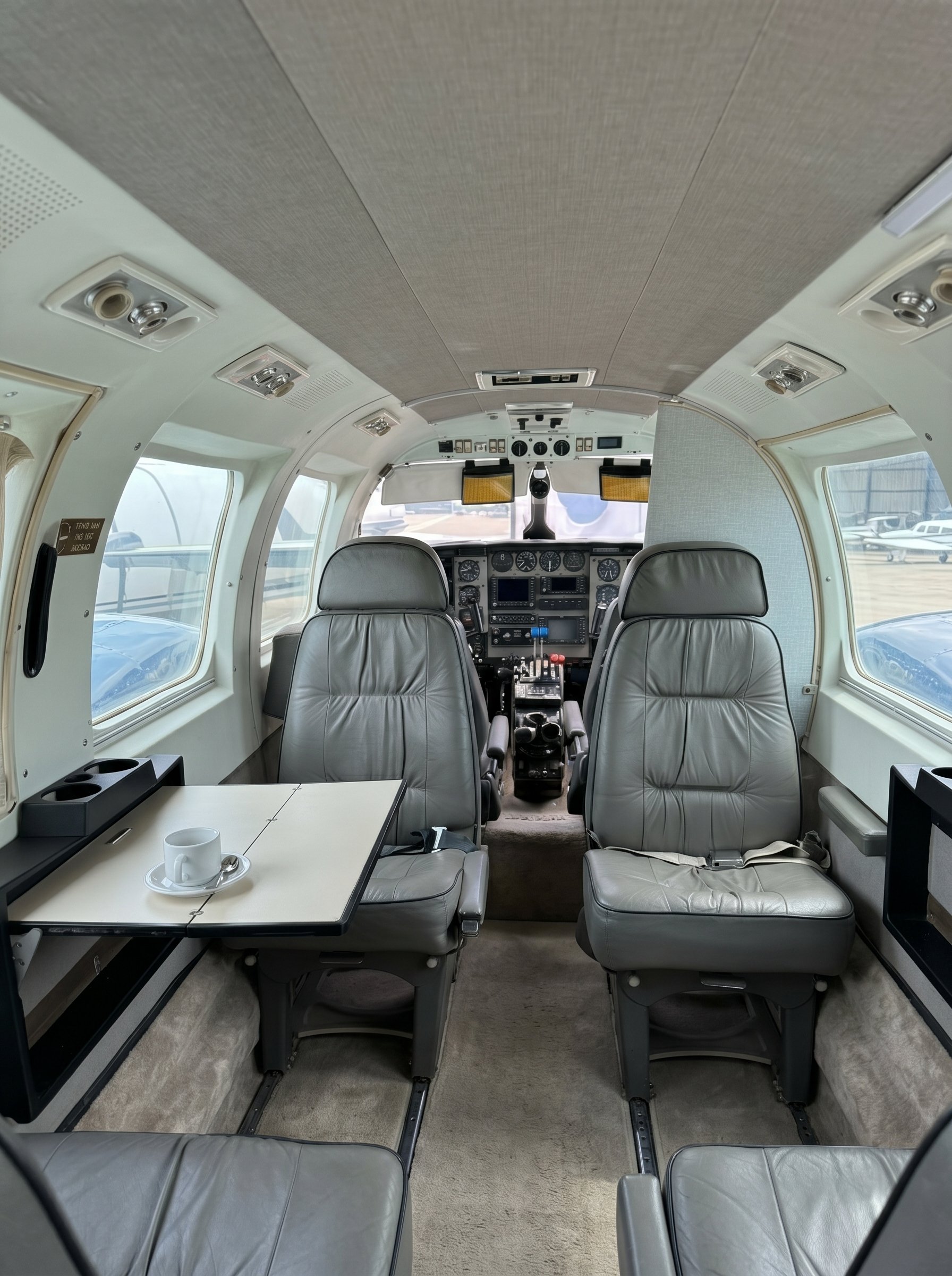 Navajo 310 interior